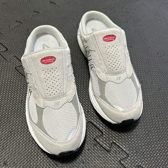 RARE like new (no box) new balance 2002r mule gray - Picture 3 of 9